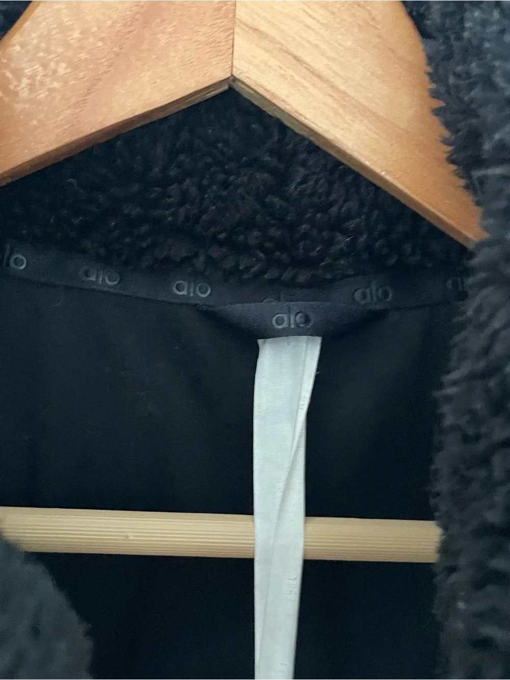 Alo Sherpa snow angel jacket in black size small